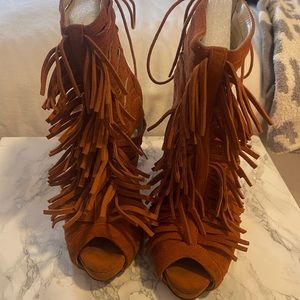 Christian Louboutin Deva 120 suede fringe booties size 40 peep toe heel.